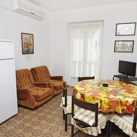 Apartment With Parking Space Supetar, Brac - 5676 Supetar